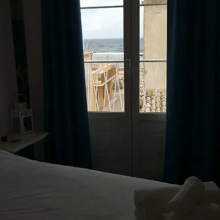 Lyria Guest house *
